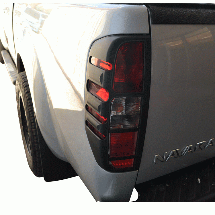 ΟΠΙΣΘΙΕΣ ΓΡΙΛΙΕΣ ΦΑΝΑΡΙΩΝ ΣΕ ΜΑΤ ΜΑΥΡΟ GR 104BL NISSAN NAVARA D40 2006+