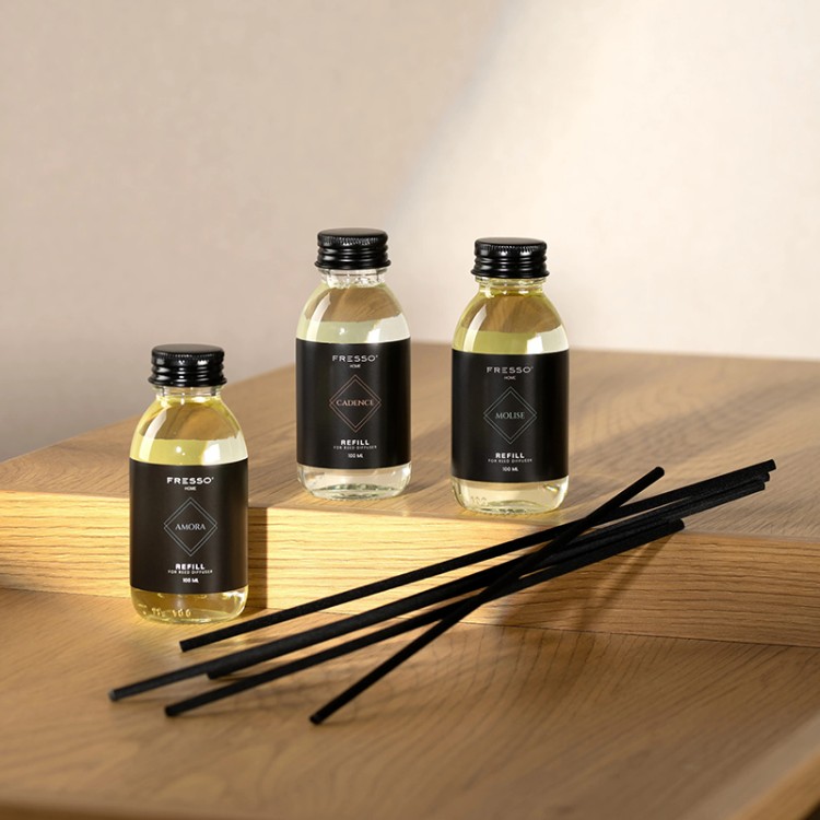 Fresso - Κιτ Αναπλήρωσης με Άρωμα Amora 100 ml Premium Home Refill Kit και 6 Μαύρα Στικ από Fiberglass για Αρωματικό Χώρου Reed Diffuser - 1 Τεμ. (390051/FRE) Fresso - Κιτ Αναπλήρωσης με Άρωμα Amora 100 ml Premium Home Refill Kit και 6 Μαύρα Στικ από Fiberglass για Αρωματικό Χώρου Reed Diffuser - 1 Τεμ. (390051/FRE)