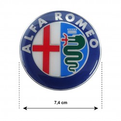ALFA ROMEO ΑΥΤΟΚΟΛΛΗΤΟ ΣΗΜΑ ΚΑΠΩ / ΠΟΡΤ ΜΠΑΓΚΑΖ 7,4cm ΜΠΛΕ/ΧΡΩΜΙΟ ΜΕ ΕΠΙΚΑΛΥΨΗ ΕΠΟΞΕΙΔΙΚΗΣ ΡΥΤΙΝΗΣ (ΥΓΡΟ ΓΥΑΛΙ) - 1 ΤΕΜ.