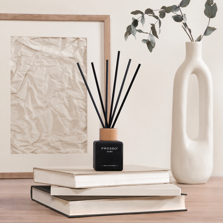 Fresso - Αρωματικό Χώρου με Στικ Molise 100 ml Premium Home Reed Diffuser με FlowScent, Μαύρο Γυάλινο Μπουκάλι και Μαύρα Στικ από Fiberglass - 1 Τεμ. (390020/FRE) Fresso - Αρωματικό Χώρου με Στικ Molise 100 ml Premium Home Reed Diffuser με FlowScent, Μαύρο Γυάλινο Μπουκάλι και Μαύρα Στικ από Fiberglass - 1 Τεμ. (390020/FRE)