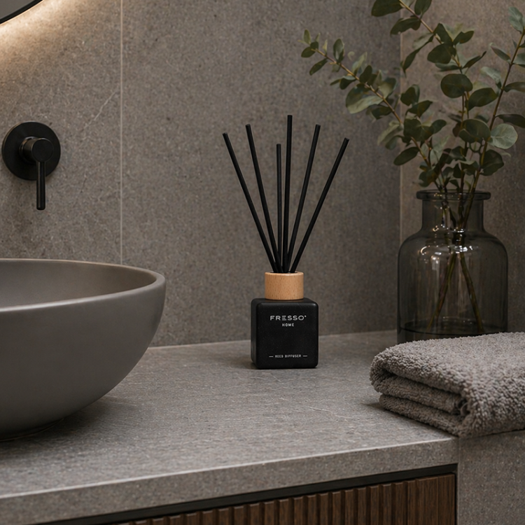 Fresso - Αρωματικό Χώρου με Στικ Molise 100 ml Premium Home Reed Diffuser με FlowScent, Μαύρο Γυάλινο Μπουκάλι και Μαύρα Στικ από Fiberglass - 1 Τεμ. (390020/FRE) Fresso - Αρωματικό Χώρου με Στικ Molise 100 ml Premium Home Reed Diffuser με FlowScent, Μαύρο Γυάλινο Μπουκάλι και Μαύρα Στικ από Fiberglass - 1 Τεμ. (390020/FRE)